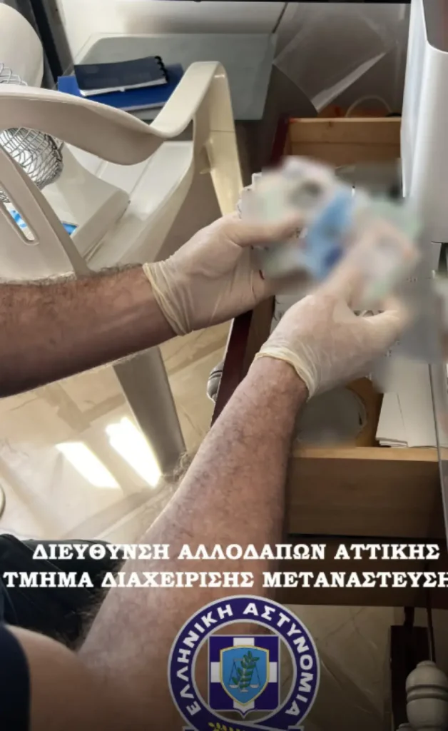 Αττική: Συνελήφθη 48χρονος–Δίκτυο πλαστογράφησης ταξιδιωτικών εγγράφων[Βίντεο-φωτογραφίες]