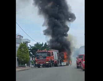 Φωτιά σε λεωφορείο στο Πανόραμα Θεσσαλονίκης