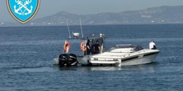 Γλυφάδα: «Φορτωμένο» ταχύπλοο με 195 κιλά κάνναβης