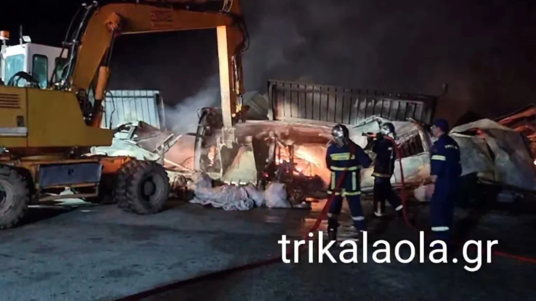 Πύρινη κόλαση σε εργοστάσιο ξυλείας στο Μεγαλοχώρι Τρικάλων