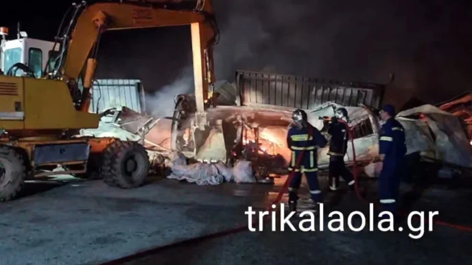 Πύρινη κόλαση σε εργοστάσιο ξυλείας στο Μεγαλοχώρι Τρικάλων