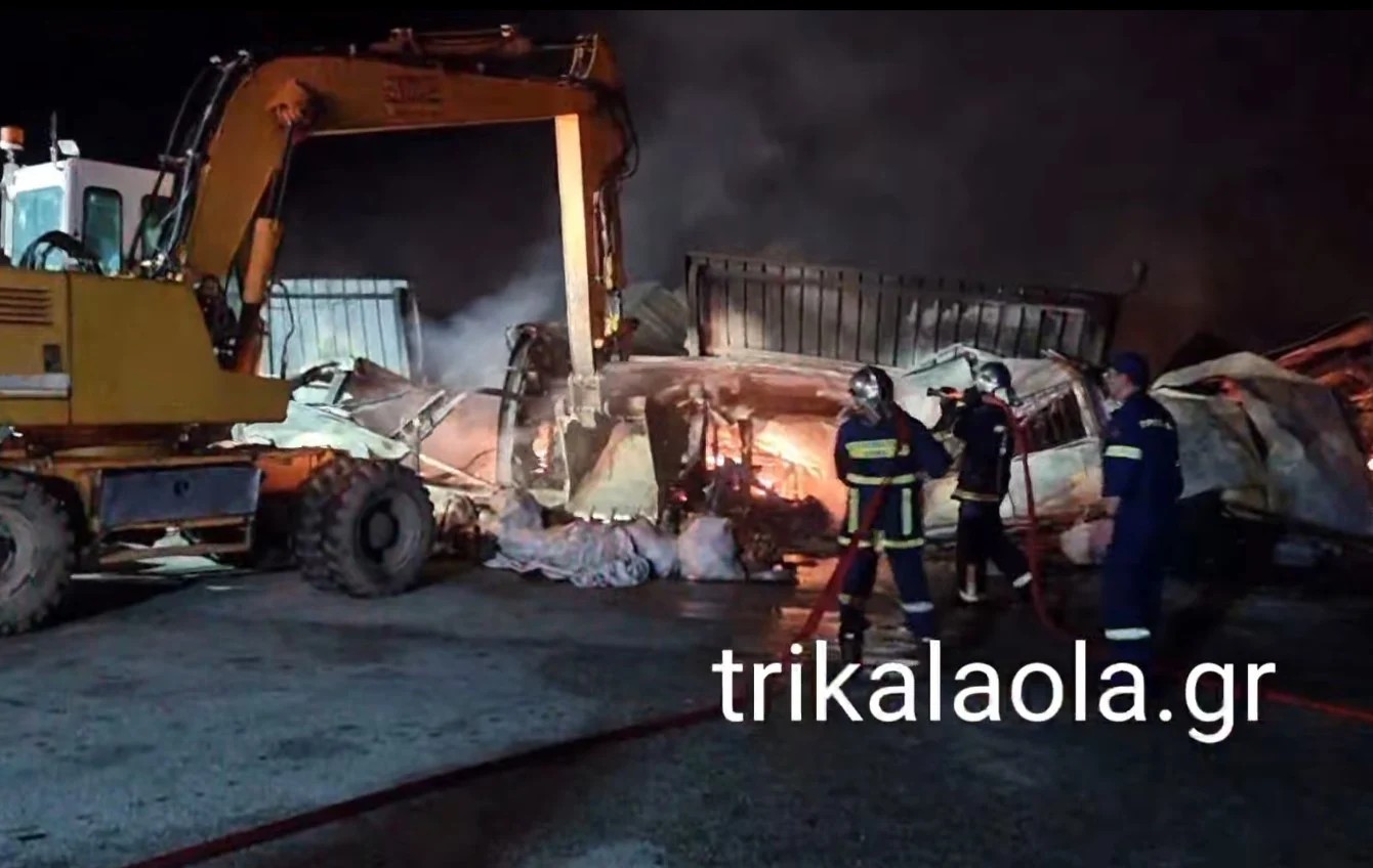 Πύρινη κόλαση σε εργοστάσιο ξυλείας στο Μεγαλοχώρι Τρικάλων