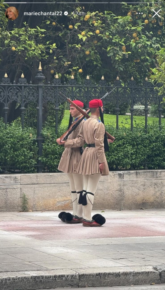 Ο Παύλος Ντε Γκρες με την Μαρί Σαντάλ και την οικογένεια κάνουν βόλτα στην Αθήνα 6 Ο Παύλος Ντε Γκρες με την Μαρί Σαντάλ και την οικογένεια κάνουν βόλτα στην Αθήνα