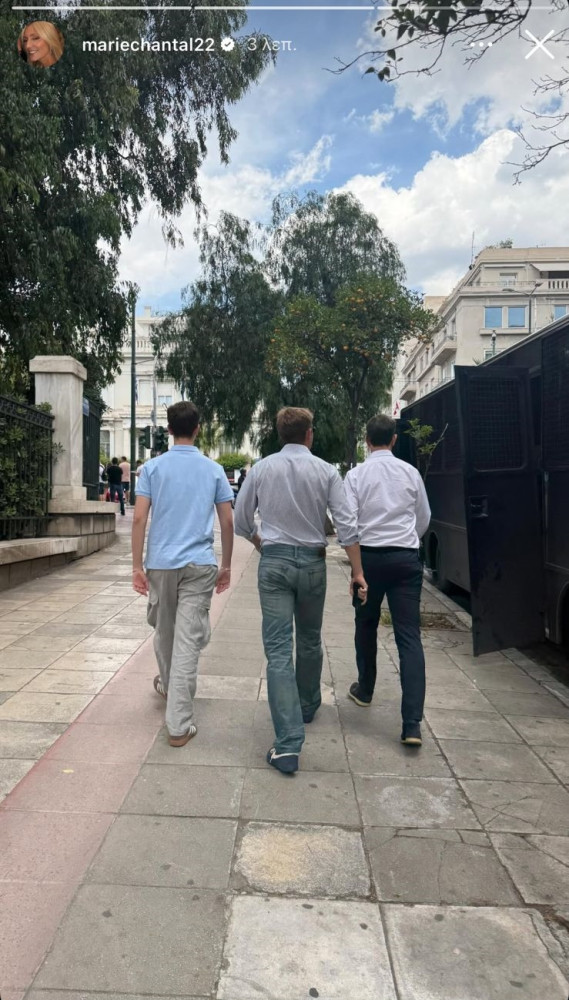 Ο Παύλος Ντε Γκρες με την Μαρί Σαντάλ και την οικογένεια κάνουν βόλτα στην Αθήνα 5 Ο Παύλος Ντε Γκρες με την Μαρί Σαντάλ και την οικογένεια κάνουν βόλτα στην Αθήνα