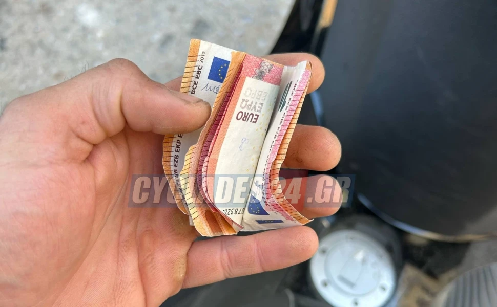 Σύρος: Φοιτητής βρήκε χρήματα και τα επέστρεψε μέσω αγγελίας 4 Σύρος: Φοιτητής βρήκε χρήματα και τα επέστρεψε μέσω αγγελίας