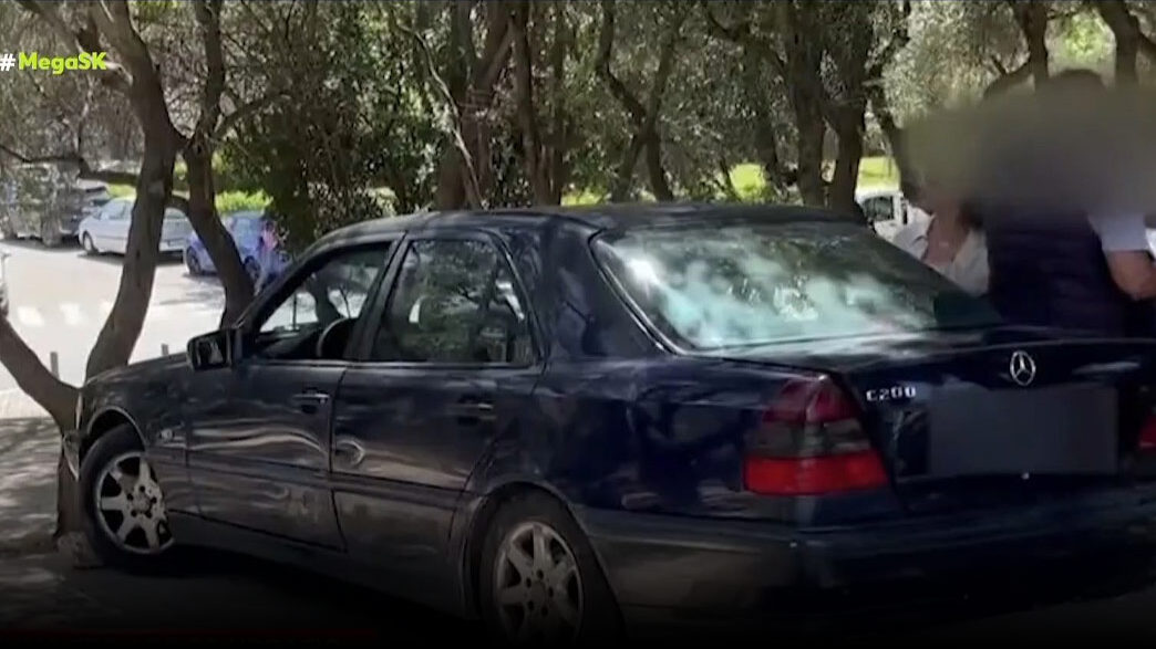 Αυτοκίνητο “καβάλησε” πεζοδρόμιο δίπλα στο Ηρώδειο