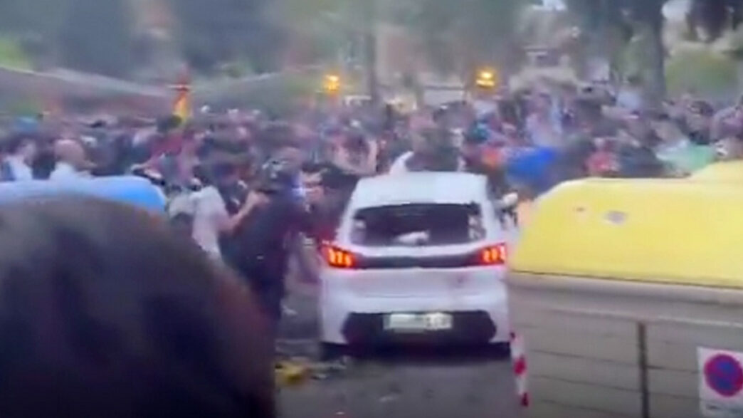 Αυτοκίνητο έπεσε σε οπαδούς πριν το Εσπανιόλ-Μπαρτσελόνα