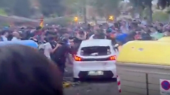 Αυτοκίνητο έπεσε σε οπαδούς πριν το Εσπανιόλ-Μπαρτσελόνα