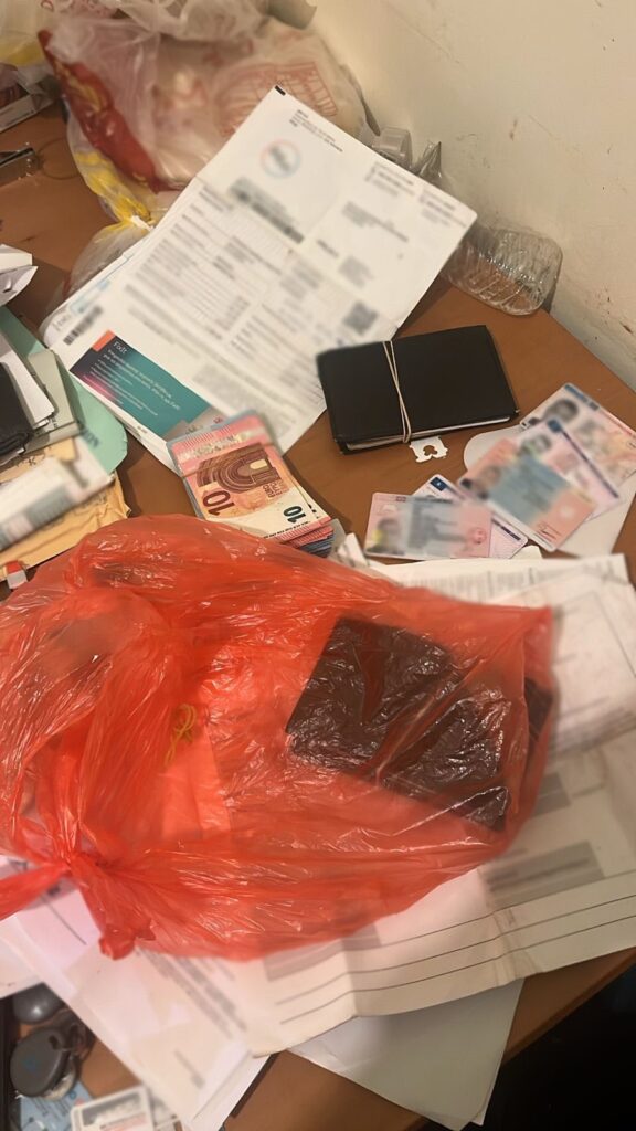 Αθήνα: Συνελήφθησαν 20 άτομα-Εξάρθρωση κυκλώματος διακίνησης μεταναστών[Φωτό]