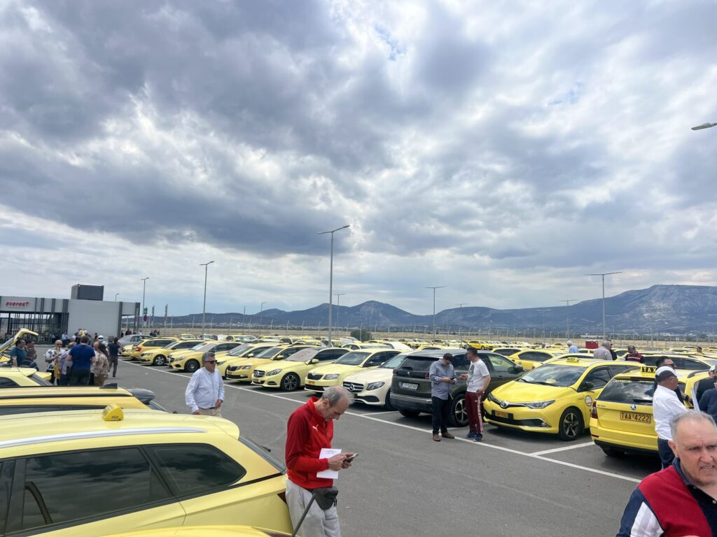 ΣΑΤΑ: Απεργία των ταξί-Εικόνες και Βίντεο 6 ΣΑΤΑ: Απεργία των ταξί-Εικόνες και Βίντεο