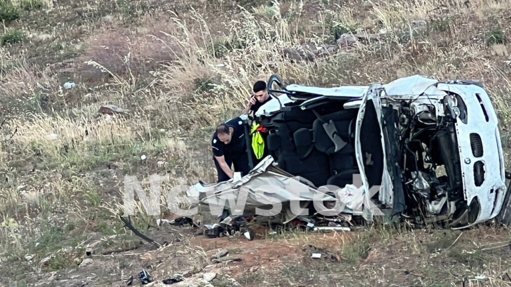 Σοβαρό τροχαίο στην Πεντέλη: Αυτοκίνητο με τέσσερις επιβαίνοντες κατέληξε σε χαντάκι 5 Σοβαρό τροχαίο στην Πεντέλη: Αυτοκίνητο με τέσσερις επιβαίνοντες κατέληξε σε χαντάκι