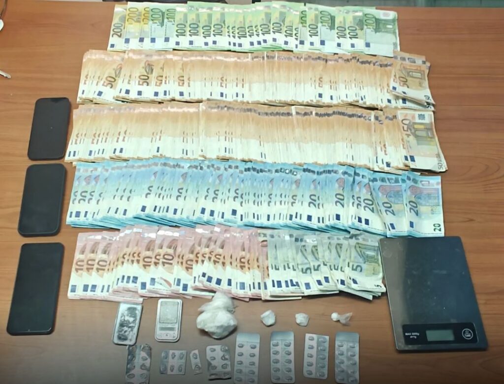 Σύλληψη 23χρονου στον Άγιο Παντελεήμονα με κοκαΐνη και 26.000€ 4 Σύλληψη 23χρονου στον Άγιο Παντελεήμονα με κοκαΐνη και 26.000€