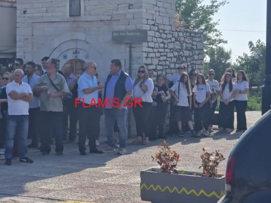 Συγκλονίζει το τελευταίο «αντίο» στον 14χρονο Σπύρο - Ο ήρωας της Άρτας που έγινε άγγελος 8 Συγκλονίζει το τελευταίο «αντίο» στον 14χρονο Σπύρο - Ο ήρωας της Άρτας που έγινε άγγελος