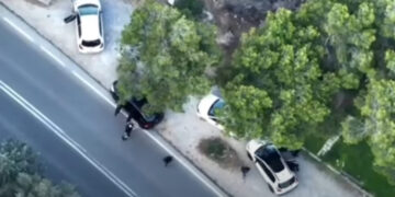 Νέα Μάκρη: Βίντεο από drone της ΕΛ.ΑΣ. καταγράφει καρέ-καρέ τη σύλληψη διακινητή ναρκωτικών