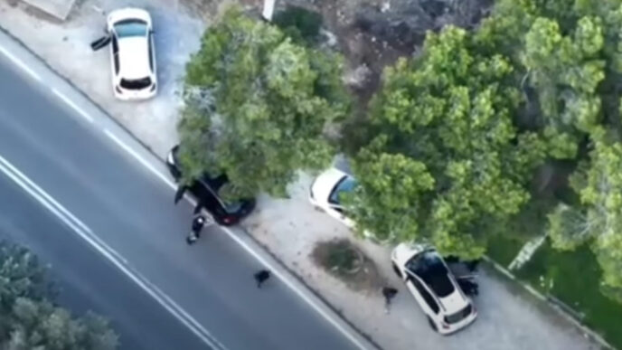 Νέα Μάκρη: Βίντεο από drone της ΕΛ.ΑΣ. καταγράφει καρέ-καρέ τη σύλληψη διακινητή ναρκωτικών