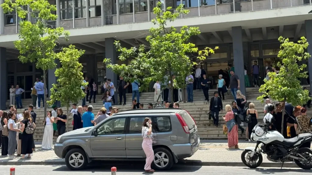 Δικαστικό Μέγαρο Θεσσαλονίκης: Φάρσα το τηλεφώνημα για βόμβα-Κλιμάκιο του ΤΕΕΜ[Εικόνες]