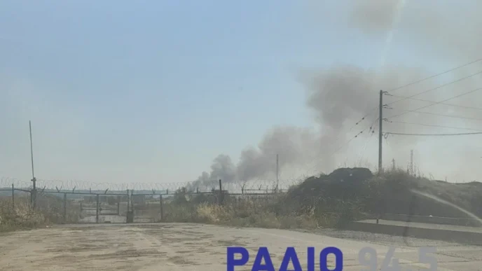 Θεσσαλονίκη: Φωτιά σε σκουπίδια στην Περαία - Επιχειρεί και ελικόπτερο