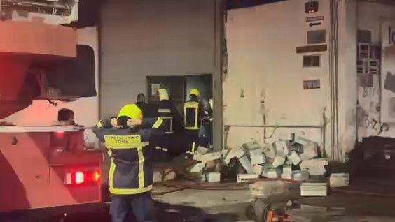 Συναγερμός στον Κηφισό: Φωτιά σε αποθήκη εταιρείας κοντά στα ΚΤΕΛ 5 Συναγερμός στον Κηφισό: Φωτιά σε αποθήκη εταιρείας κοντά στα ΚΤΕΛ
