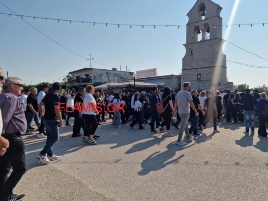 Συγκλονίζει το τελευταίο «αντίο» στον 14χρονο Σπύρο - Ο ήρωας της Άρτας που έγινε άγγελος 7 Συγκλονίζει το τελευταίο «αντίο» στον 14χρονο Σπύρο - Ο ήρωας της Άρτας που έγινε άγγελος