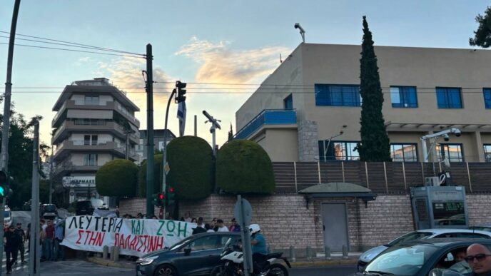Ρουβίκωνας: Παρέμβαση στην πρεσβεία του Ισραήλ – Δεκάδες προσαγωγές