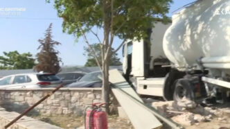 Αχαρνές: Βυτιοφόρο εξετράπη