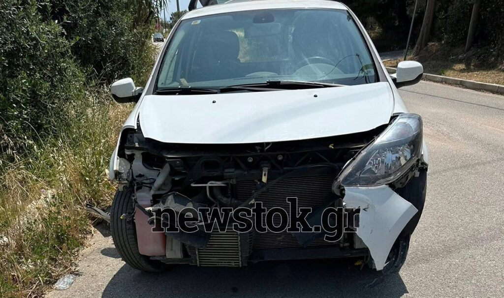 Άγιο είχε οικογένεια στην Αρτέμιδα: Ηλικιωμένος παραβίασε STOP και έπεσε πάνω σε αυτοκίνητο με δύο παιδιά 5 Αρτέμιδα: Ηλικιωμένος παραβίασε STOP και έπεσε πάνω σε αυτοκίνητο με δύο παιδιά