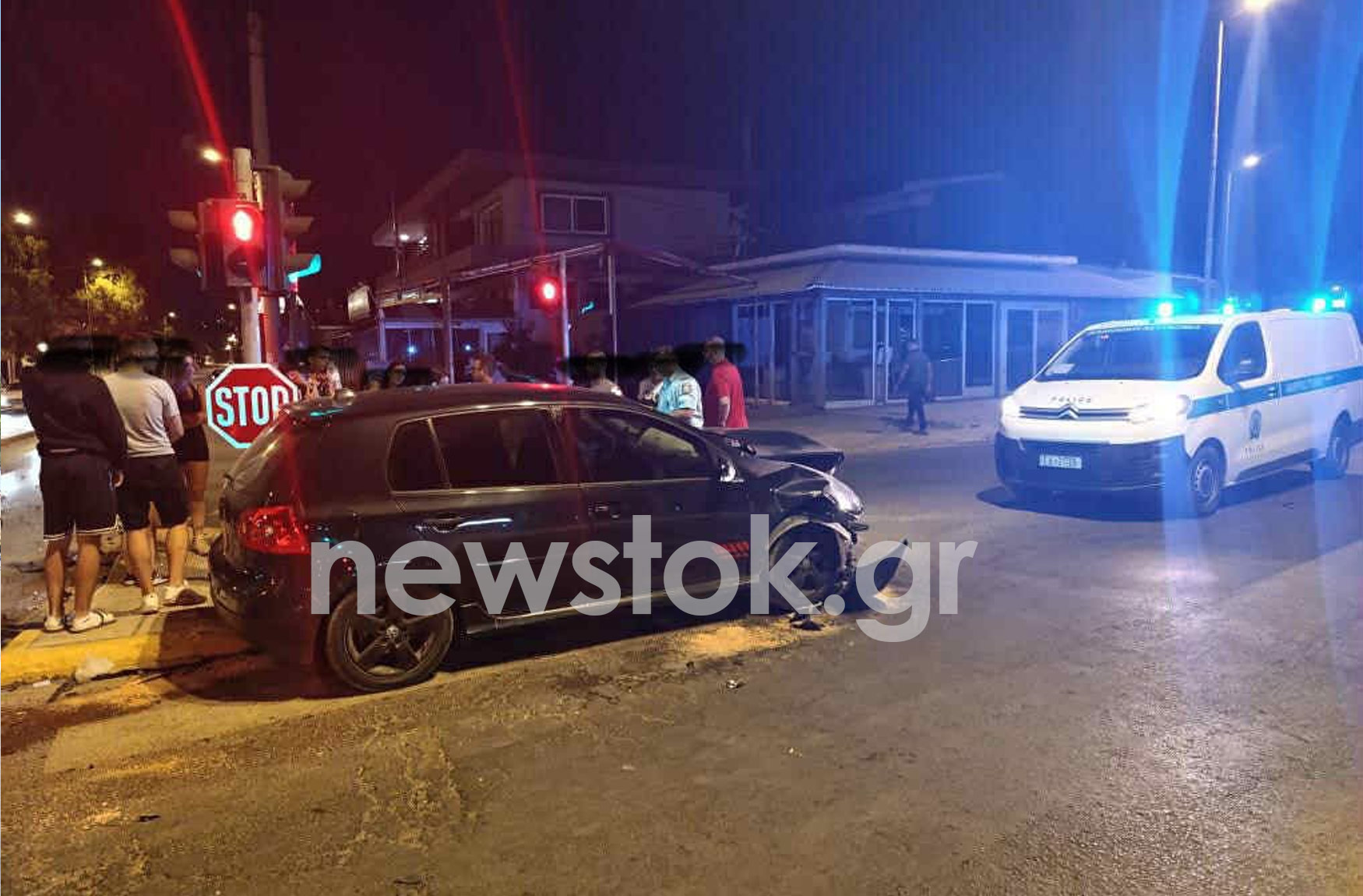 Αρτέμιδα: Τροχαίο ατύχημα τα ξημερώματα στην κεντρική διασταύρωση - Μόνο υλικές ζημιές