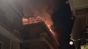 Video Thumbnail: Νέες εικόνες από τη μεγάλη φωτιά στον Λυκαβηττό - Καταστράφηκε το διαμέρισμα, στο νοσοκομείο ο ένοικος