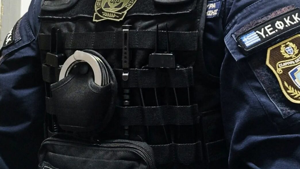 Τον ακινητοποίησαν οι φρουροί μετά από συμπλοκή