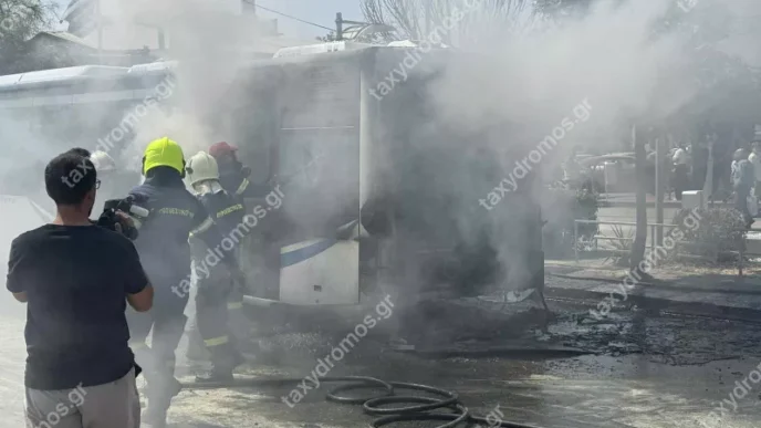 Βόλος: Φωτιά ξέσπασε σε αστικό λεωφορείο στην οδό Λαρίσης - Σώοι οι επιβάτες
