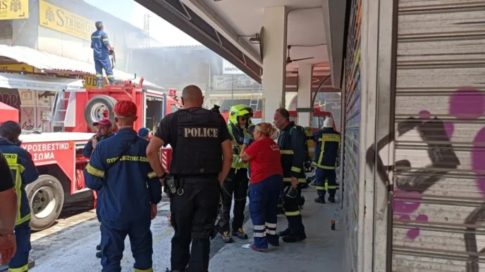  Θεσσαλονίκη: Μεγάλη φωτιά σε κατάστημα στην αγορά Καπάνι 