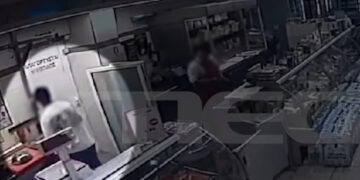 Κυψέλη: 34χρονος αυτοτραυματίστηκε με μαχαίρι μέσα σε σούπερ μάρκετ - Συνελήφθη