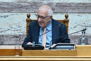 Μια διαφορετική εικόνα του Προέδρου της Βουλής με τον Νικήτα Κακλαμάνη στο «τιμόνι»