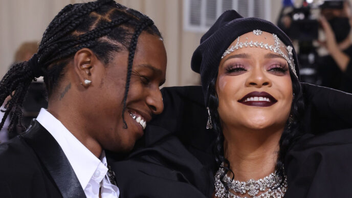 Rihanna & A$AP Rocky: Υπονόησε ότι περιμένουν κόρη; Η απάντηση που πυροδότησε τις φήμες