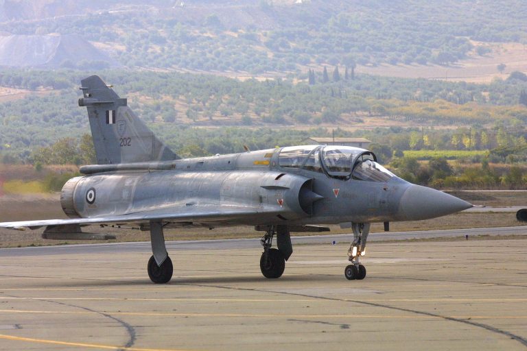 Τανάγρα: Σύλληψη τεσσάρων ατόμων που φωτογράφιζαν την 114 Πτέρυγα Μάχης και την ΕΑΒ
