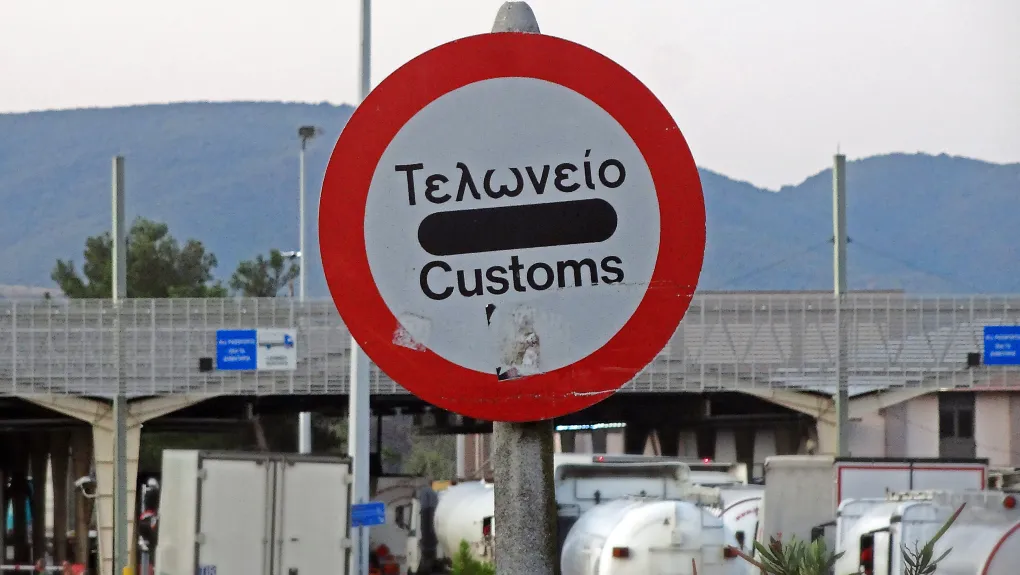 Κύκλωμα στο Τελωνείο Μαυροματίου: Συνελήφθησαν 14 τελωνειακοί για δωροληψία – Είχαν και «τιμοκατάλογο»