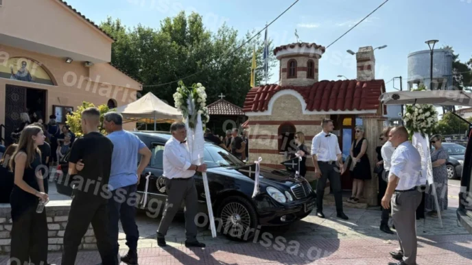 Θρήνος στη Γιάννουλη Λάρισας: Κηδεύτηκε η 18χρονη που κατέρρευσε σε γυμναστήριο