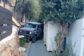 Τήνος: Ισχυροί άνεμοι παρέσυραν τζιπ – Κατέληξε μέσα σε αυλή σπιτιού
