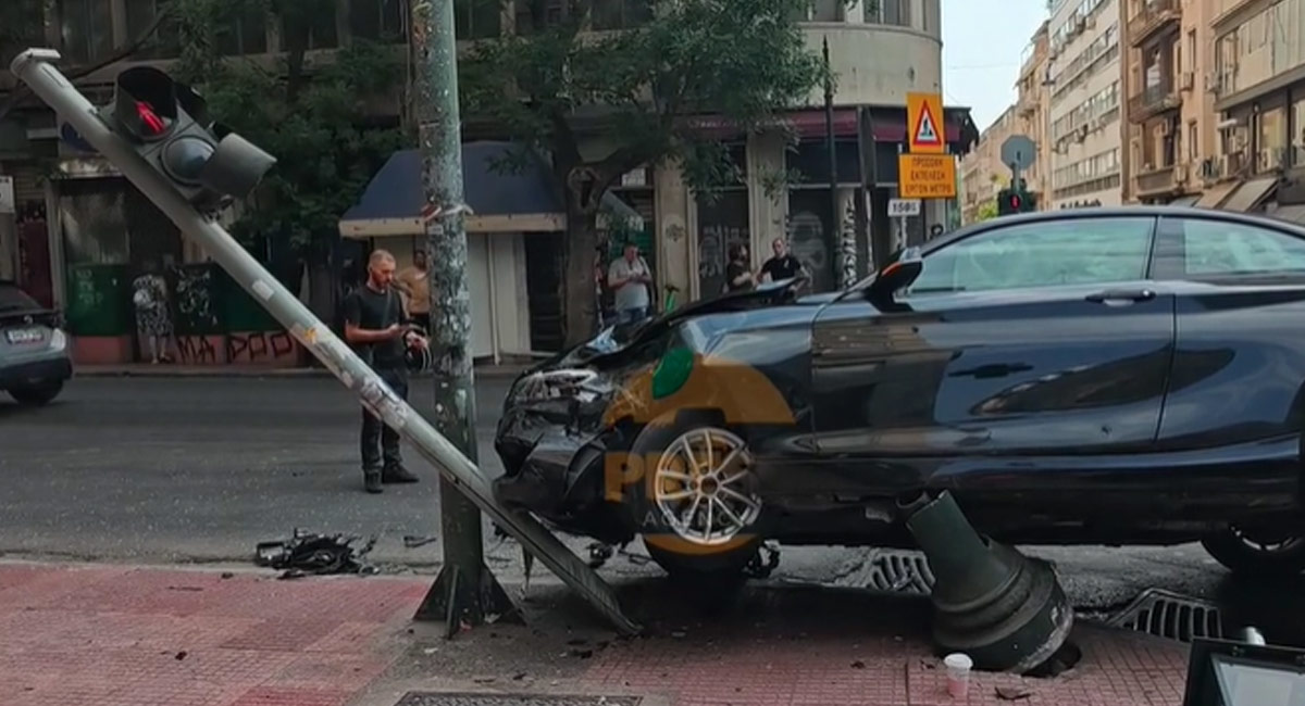 Σοβαρό τροχαίο στο κέντρο της Αθήνας: Σύγκρουση ΙΧ στην Ακαδημίας – Τρεις τραυματίες
