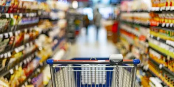 σπείρα έκλεβε καταστήματα με καρότσι