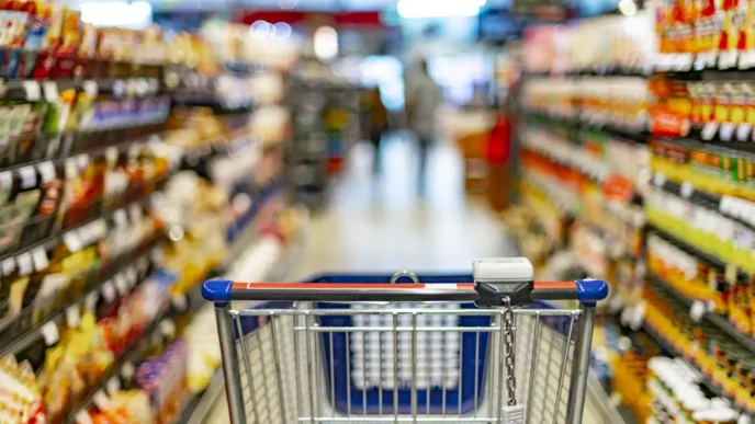 σπείρα έκλεβε καταστήματα με καρότσι