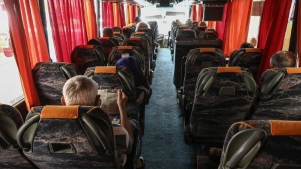 Επίθεση με πέτρες σε τουριστικό λεωφορείο