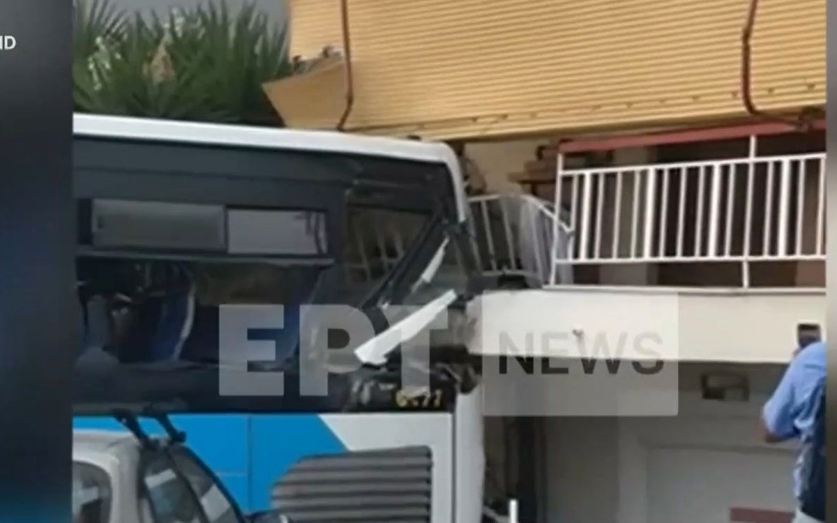 «Σαν βόμβα ήταν»: Το λεωφορείο που καρφώθηκε σε σπίτι στου Παπάγου – Τι έδειξε το πόρισμα για το απίστευτο ατύχημα