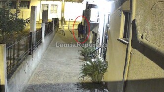 Λαμία: Συμμορία διαρρηκτών χτύπησε σε σπίτι ηλικιωμένων – Στο βίντεο το σφύριγμα του τσιλιαδόρου