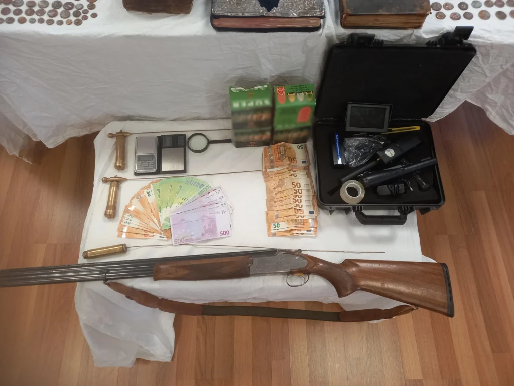 Καλάβρυτα: Ηγούμενος συνελήφθη για πώληση κλεμμένων εικόνων – Η αστυνομικός που παρίστανε την αγοράστρια και το κύκλωμα των 6