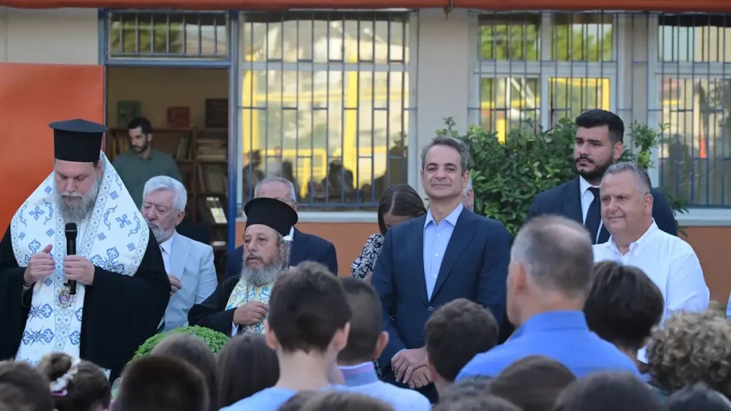 Μητσοτάκης στη Νέα Φιλαδέλφεια: Πρώτο κουδούνι σε ανακαινισμένο σχολείο – «430 κτίρια άλλαξαν όψη σε όλη τη χώρα»