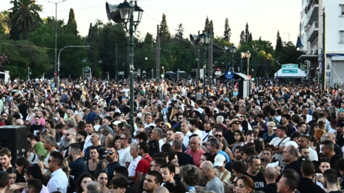 Συγκέντρωση για τα Τέμπη στο Σύνταγμα - Κλειστοί δρόμοι και Μετρό στο κέντρο