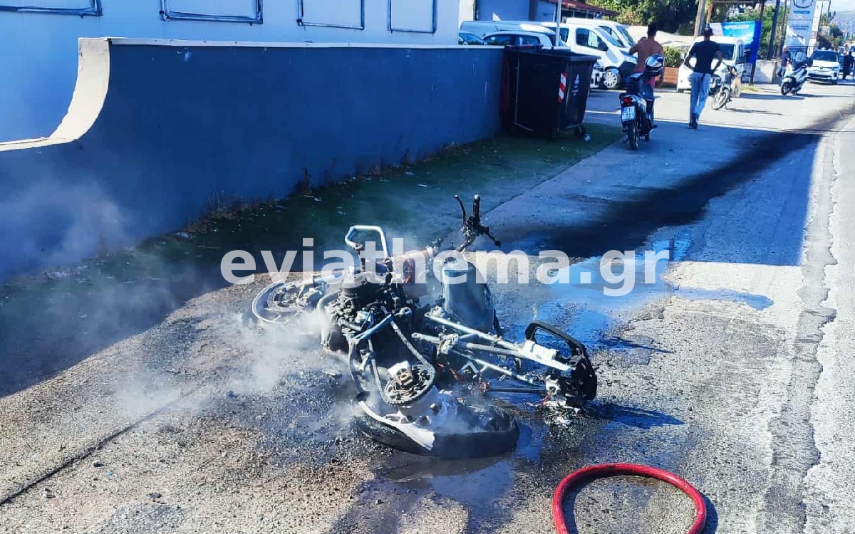Τραγωδία στην Εύβοια: Ακαριαίος θάνατος δικυκλιστή – Εκσφενδονίστηκε 150 μέτρα μετά από αναστροφή αυτοκινήτου
