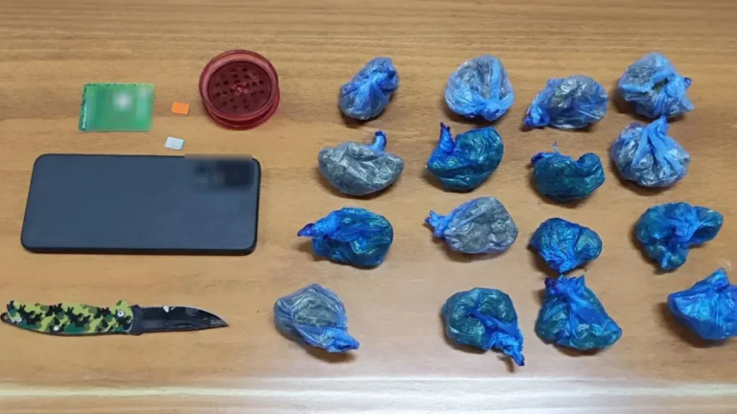 Ζάκυνθος: Σύλληψη 33χρονου για διακίνηση ναρκωτικών και οπλοκατοχή – Τι βρήκε η Αστυνομία