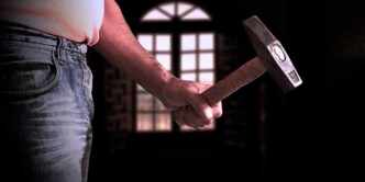 Θεσσαλονίκη: 70χρονος δέχτηκε άγρια επίθεση με σφυρί από τον 31χρονο συγκατοικό του – Του έκλεψε και τις τραπεζικές κάρτες!